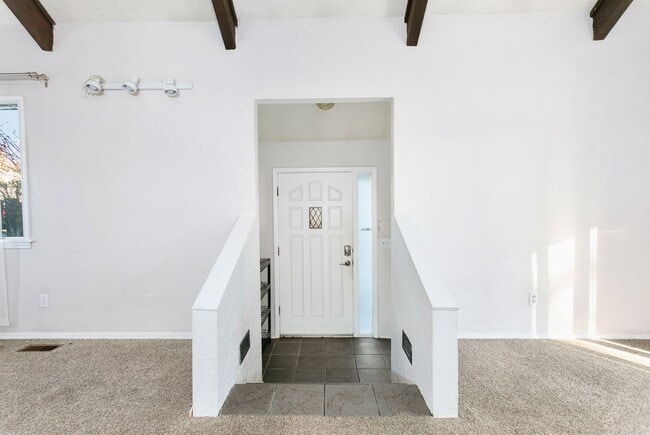 Building Photo - Spacious Tacoma Home for Rent – Available Now!