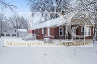 Building Photo - Newly Renovated Unit in Independence MO!