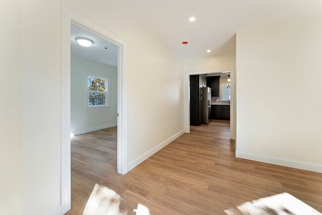 Building Photo - 27 Perrin St