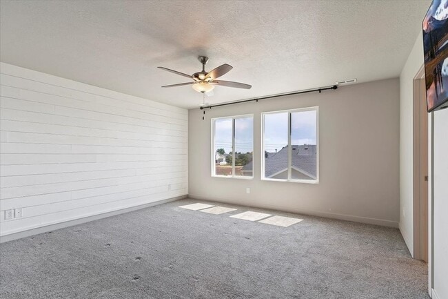 Building Photo - 1549 W 650 S