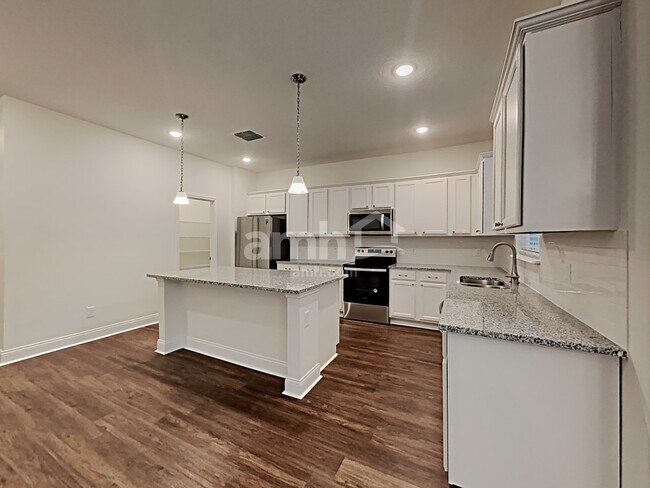 Building Photo - 945 Heavenly Drive