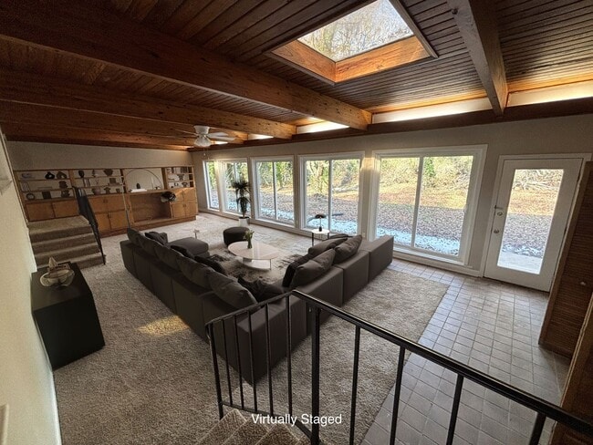 Building Photo - HUGE House near Athens Tech FOR RENT