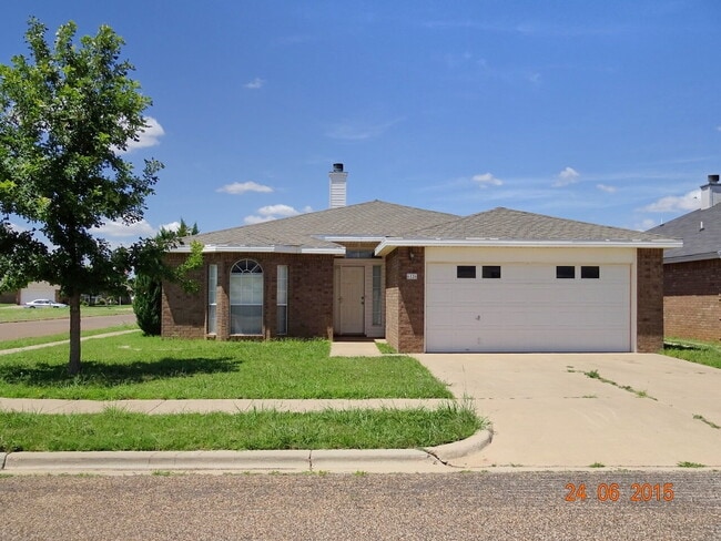 Primary Photo - Updated House Located West of Loop 289 & N...