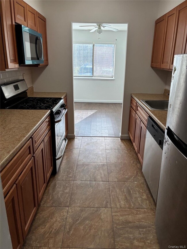 Building Photo - 401 Town Hill Condominium