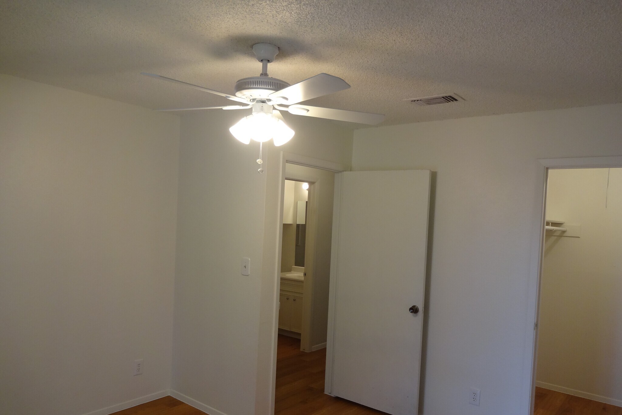 Building Photo - 901 Ken St