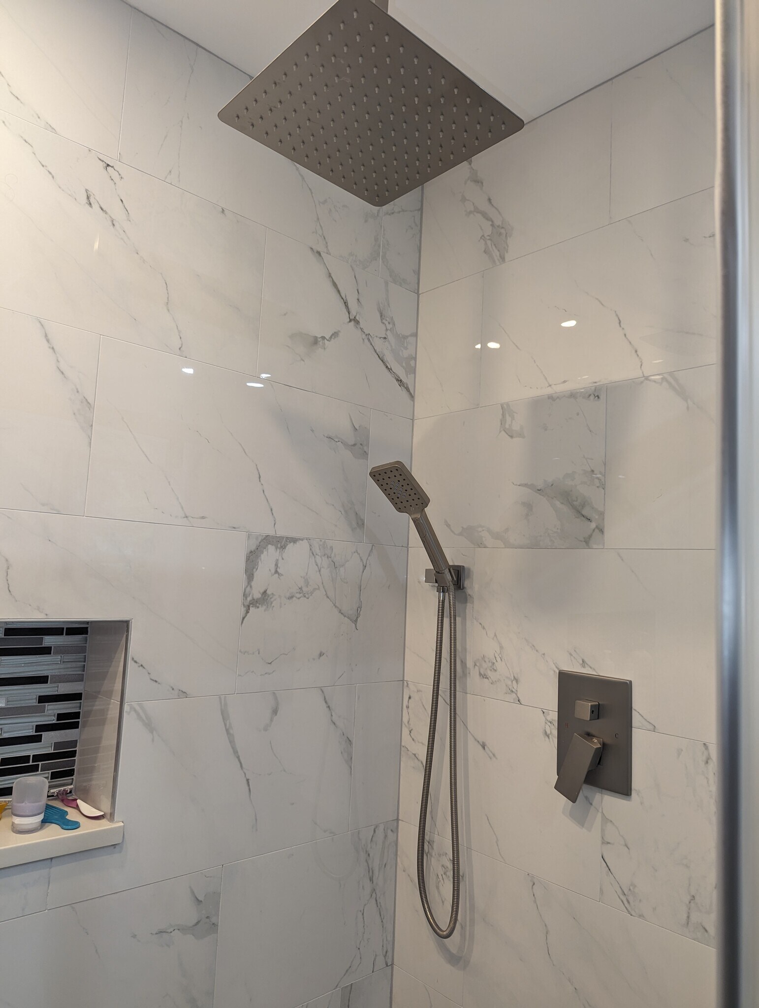 Hall Bath with tub - 544 Drakestown Rd
