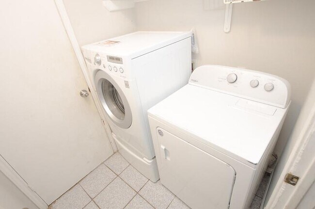 Building Photo - 2112 Waterway Bend