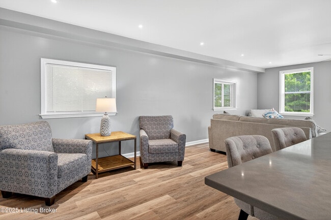 Building Photo - 1537 W Market St