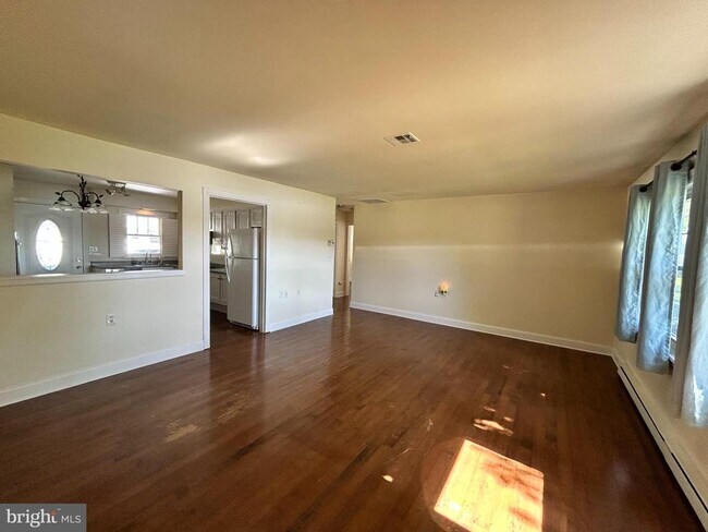 Building Photo - 246 Jefferson Ct