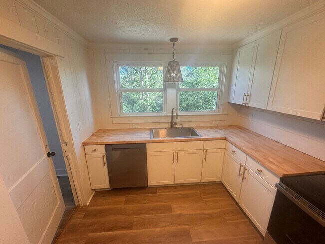 Building Photo - Guntersville, AL Home for Rent!