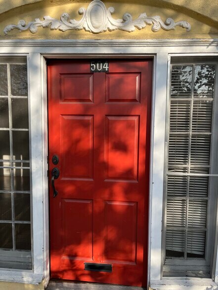 Primary Photo - 504 N Heliotrope Dr