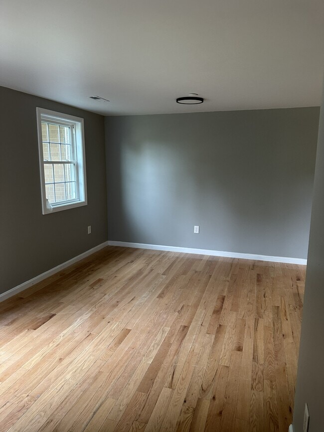 Building Photo - 412 Elmwood Dr