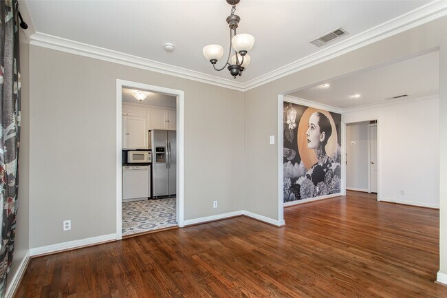 Building Photo - 8642 Daytonia Ave