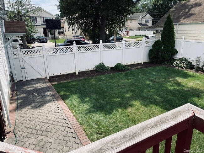 Building Photo - 276 Benson Ave