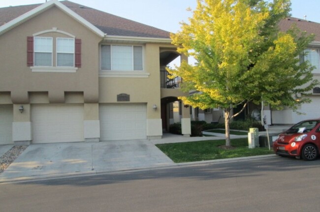 Building Photo - Great 2 bed, 2 bath town home in Lehi