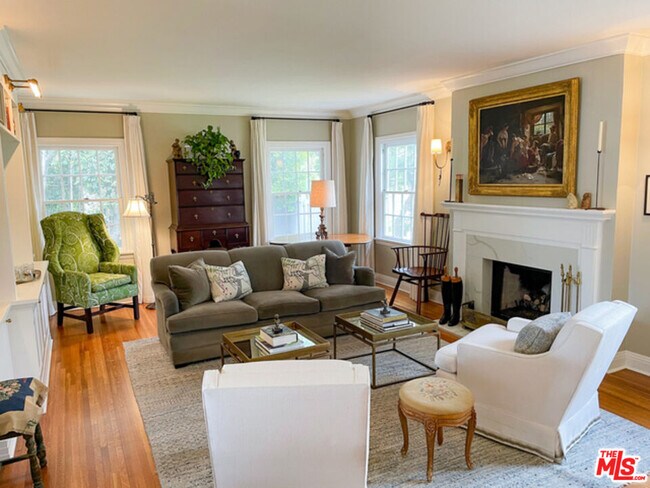 Building Photo - 934 S Dunsmuir Ave