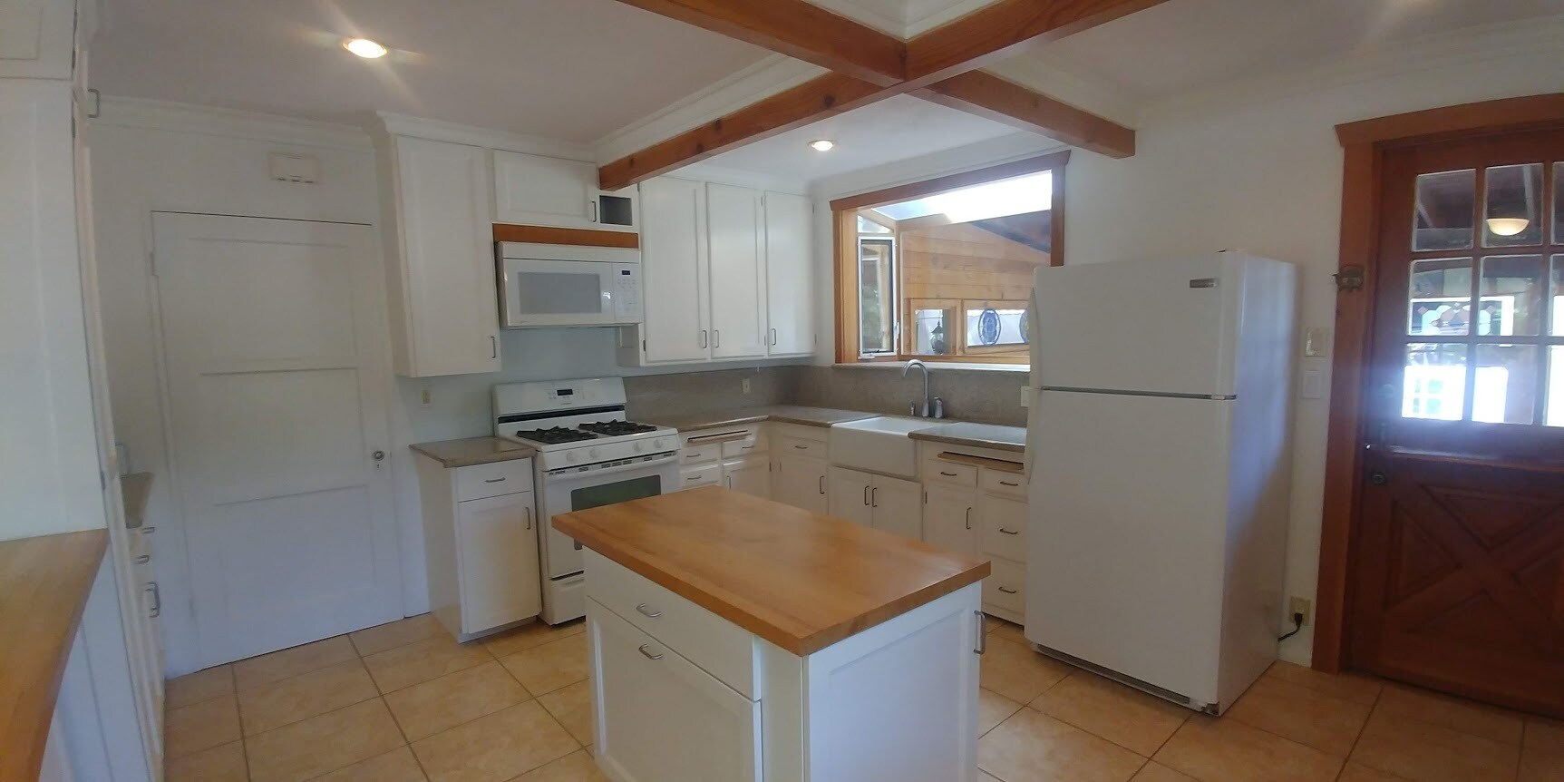 Building Photo - 3555 Colonial Ave