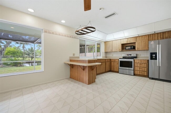 Building Photo - 920 NW 92nd Ave
