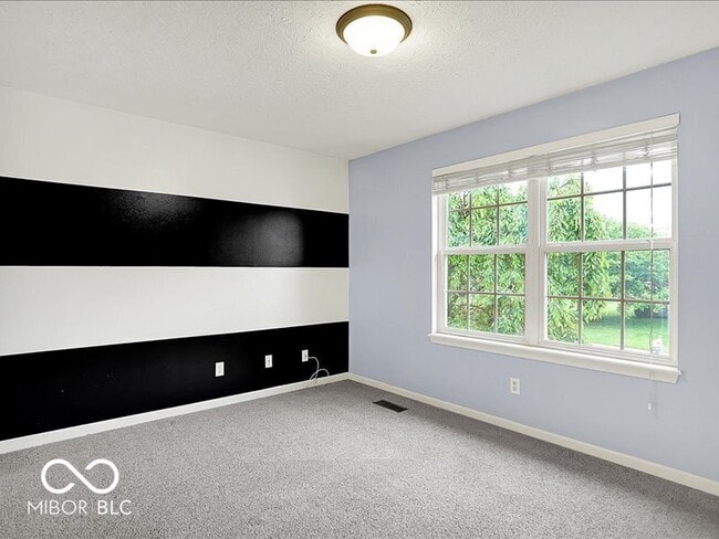 Building Photo - 7133 Silver Lake Dr