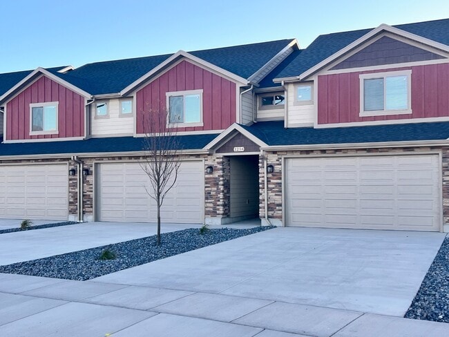 Building Photo - Eastside View Townhomes