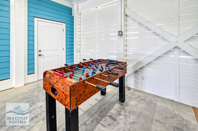 Building Photo - OFF-SEASON MONTHLY RENTAL - IT'S A BIG DILL!!