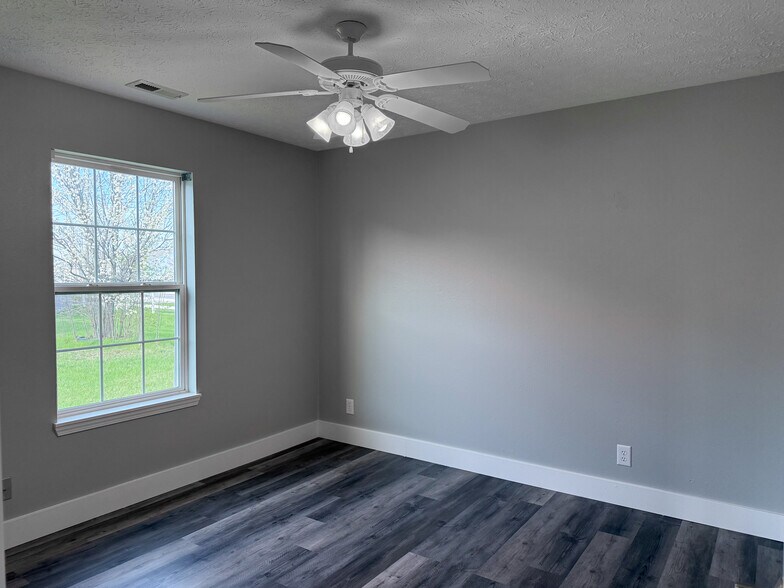 Building Photo - 740 Amos Ct