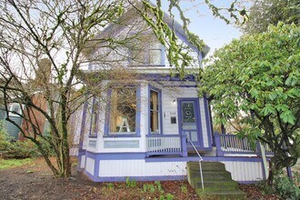 Building Photo - 4 Bed/2 Bath SE Hawthorne Historic Victorian