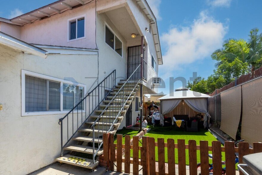 Building Photo - Unit 4