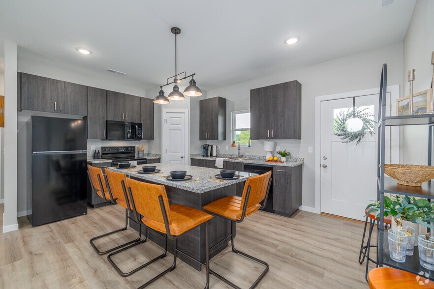 Primary Photo - Summit Park