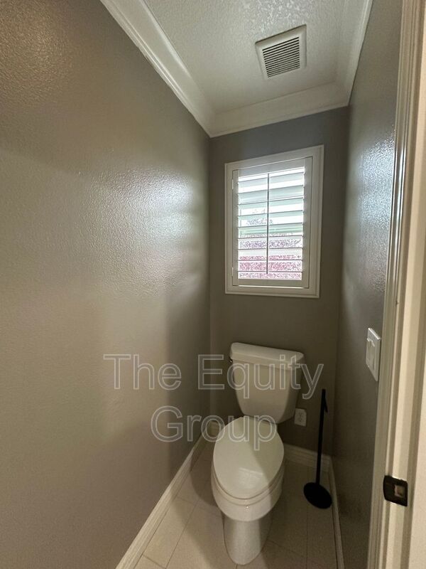 Building Photo - 3842 W Buena Vista Ave