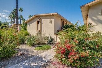 Building Photo - Prime Location - 2-bedroom, 1.5-bath townhome in Central Scottsdale!