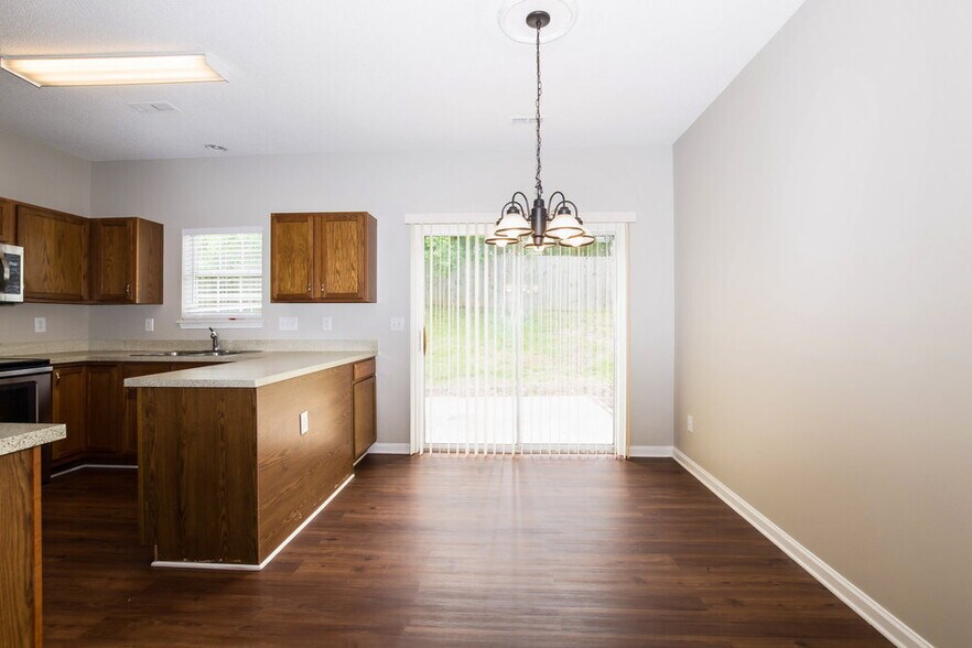 Building Photo - 10415 Battle Ct