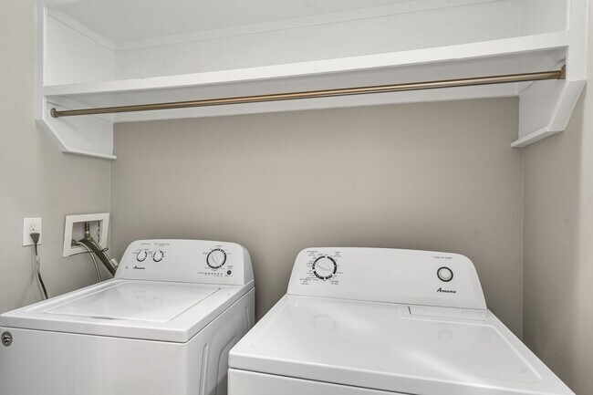 Building Photo - 4 BR with amenities in The Nations~