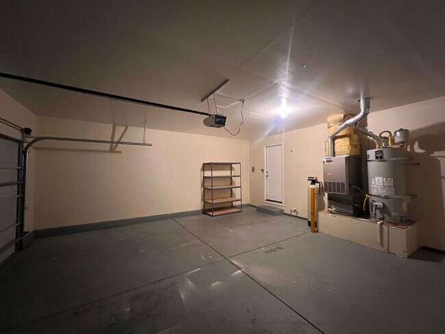 Building Photo - 221 Endeavor Ln