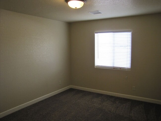 Building Photo - 5BR/2.5BA/3CG, 2808 sq.ft. home in Reflections at Valiente subdivision, Sierra Vista, AZ