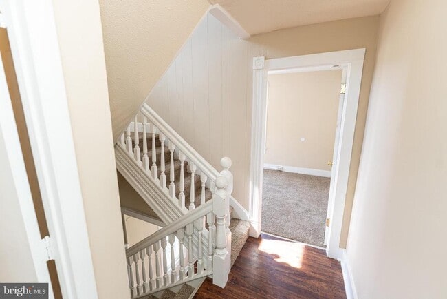 Building Photo - 915 N Division St