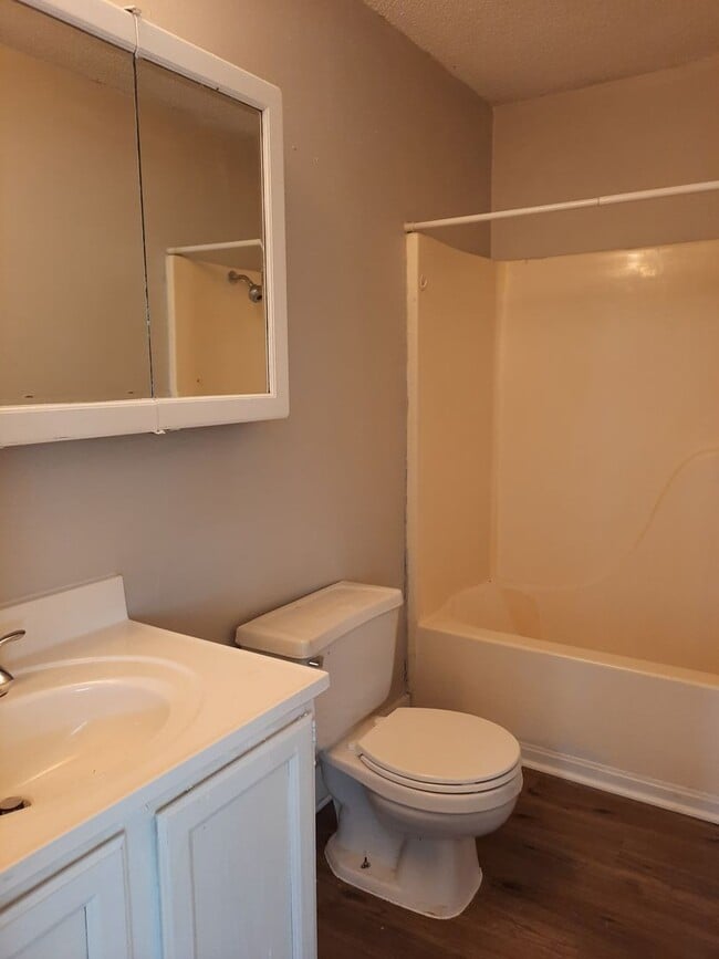 Building Photo - $1195 - 3 bedroom/ 2 bathroom plus bonus r...