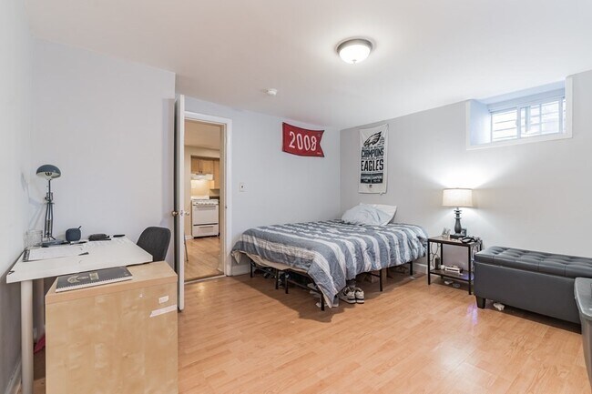 Building Photo - 136 Chiswick Rd