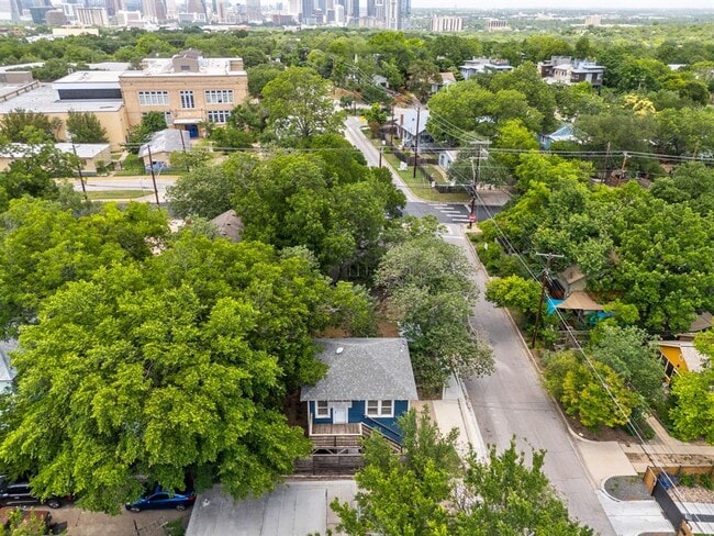 Building Photo - 2102 Brackenridge St