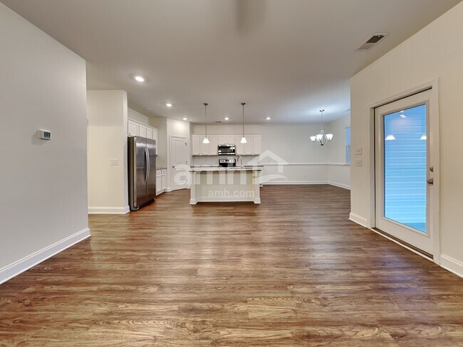 Building Photo - 106 Doral Blue Dr