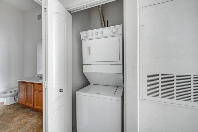 Building Photo - Second Story Condo with Open Floor Plan and Granite Counters