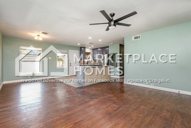 Building Photo - 9308 Lindaro Ln