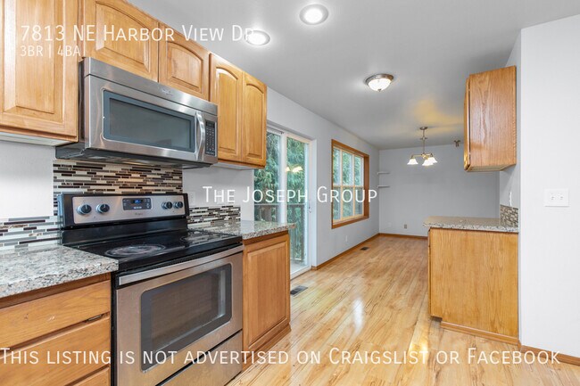 Building Photo - 3-bedroom, 3.5-bathroom charmer in Poulsbo!