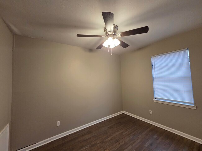 Building Photo - 4535 Beacon Hls Dr