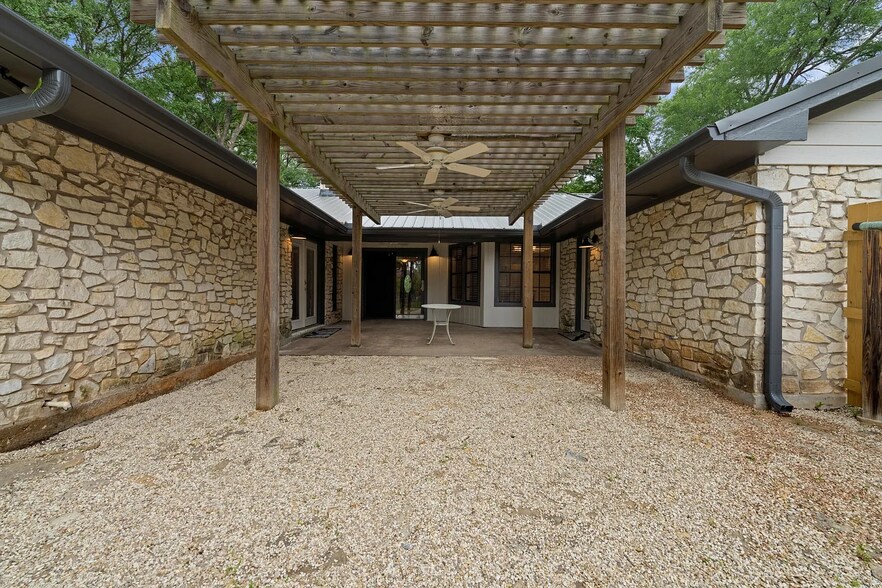 Building Photo - 273 Leafy Hollow Ln