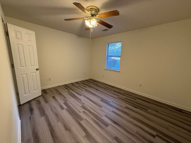 Building Photo - 1030/1032 Nash Ct