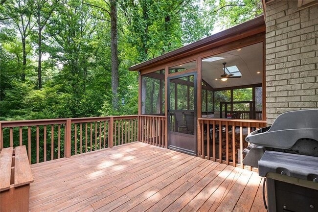 Building Photo - 4966 Cambridge Dr