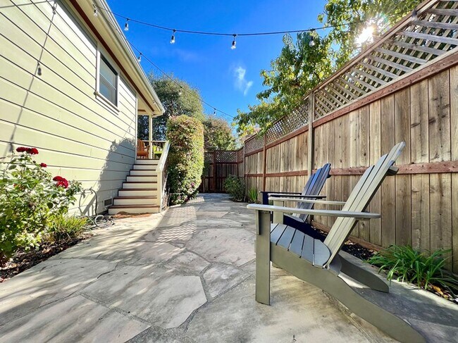 Building Photo - Two Bedroom Downtown Napa Gem