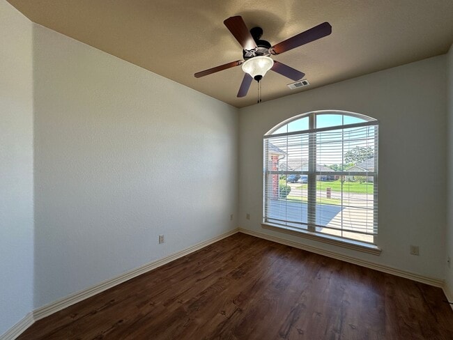 Building Photo - * Move-In Special * Beautiful 4 Bed / 2 Bath Home in Fort Smith