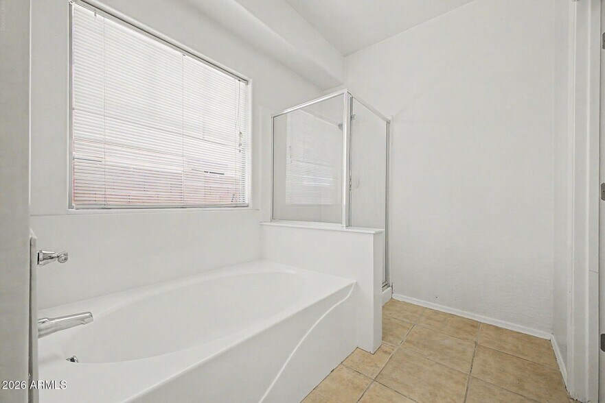 Building Photo - 13271 W Clarendon Ave